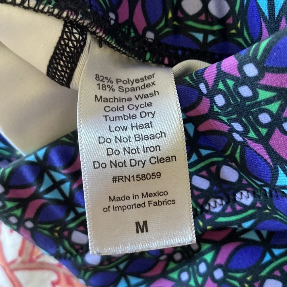 Geometric purple multi color sports bra sz medium